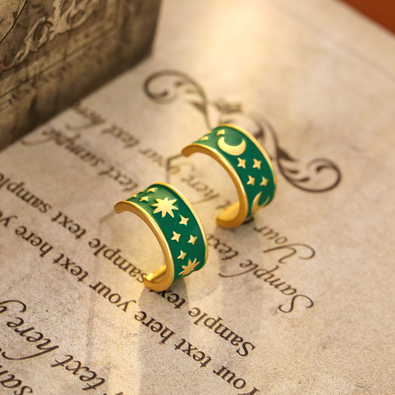 Retro Green Oil Drop C-Shaped Half-Moon Earrings Hong Kong Style Fashionable Elegant Star Moon Dream Series Jewelry Accessories