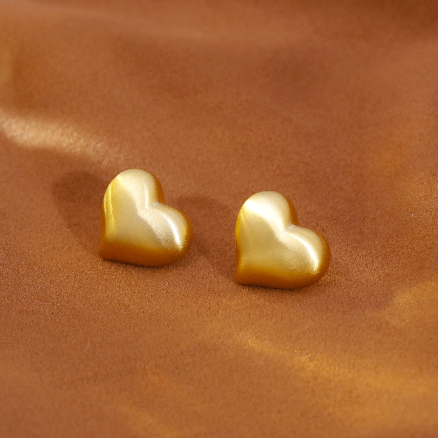 Metallic Tarnished Heart Shaped Earrings Women's Commute Fashion Elegant Lightweight Luxury Versatile Ear Jewelry