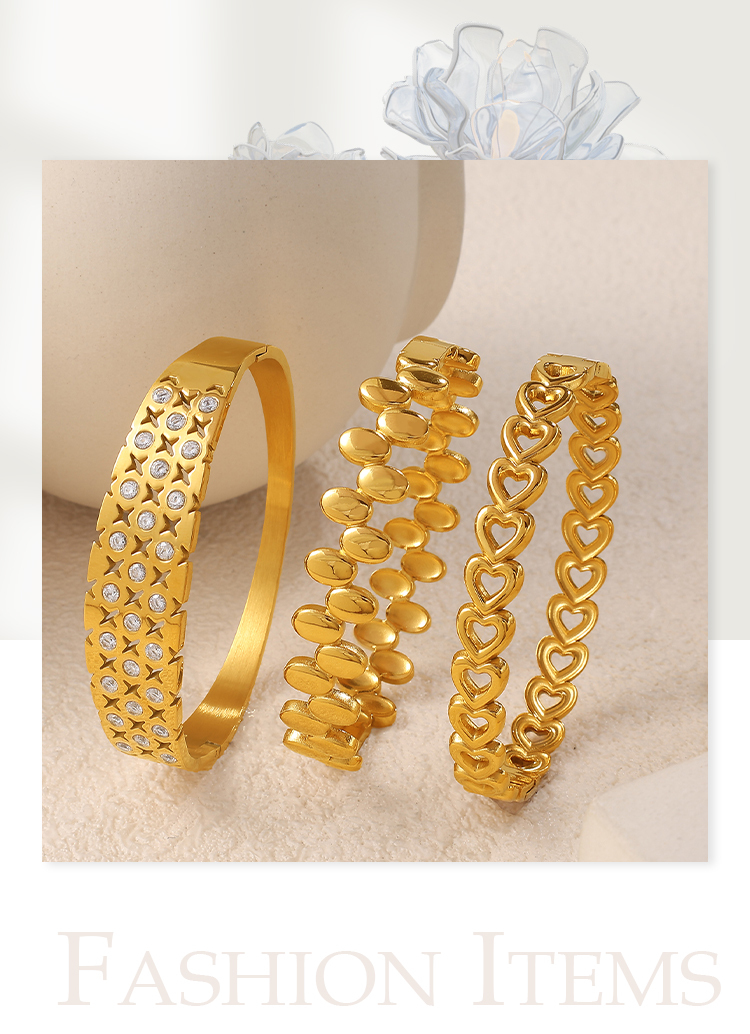 Fashionable Stainless Steel 304 Heart Shaped Hollow Out Linked Bracelet Vacuum Plated 18K Gold Commuter High End Feeling
