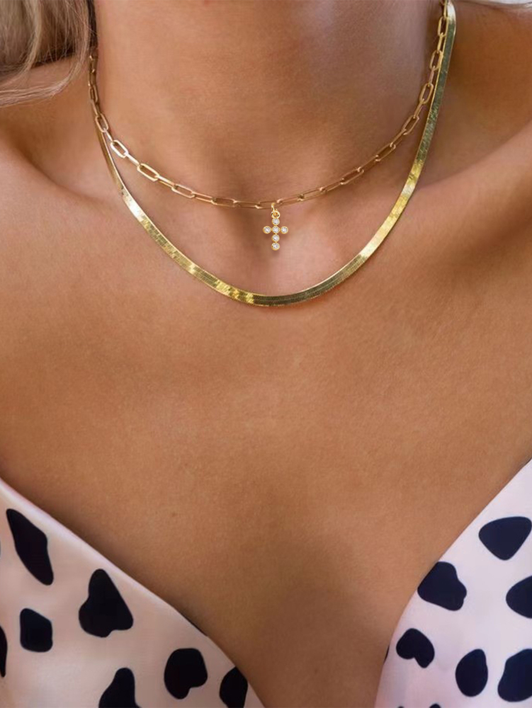 Fashion Layered Accessories: 18K Gold Plated Copper Heart-Shaped Hollow Pendant Necklace And Checkered Paperclip Set, Shiny Cubic Zirconia, Essential For Women