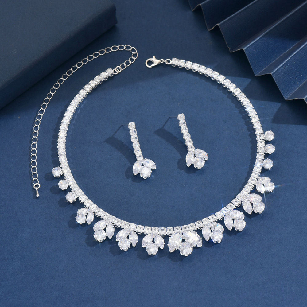 Elegant Crystal Zircon Drop Shaped Earrings Necklace Set Lightweight Simple Fashion Clavicle Chain Jewelry Accessories