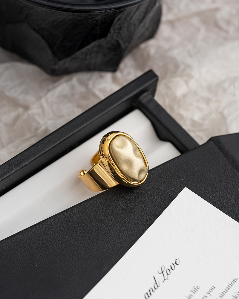 Earring Women's Unique Design Oval Shape Gold Color Minimalist Cold Style Stud Earrings High-End Feelings Jewelry Accessories