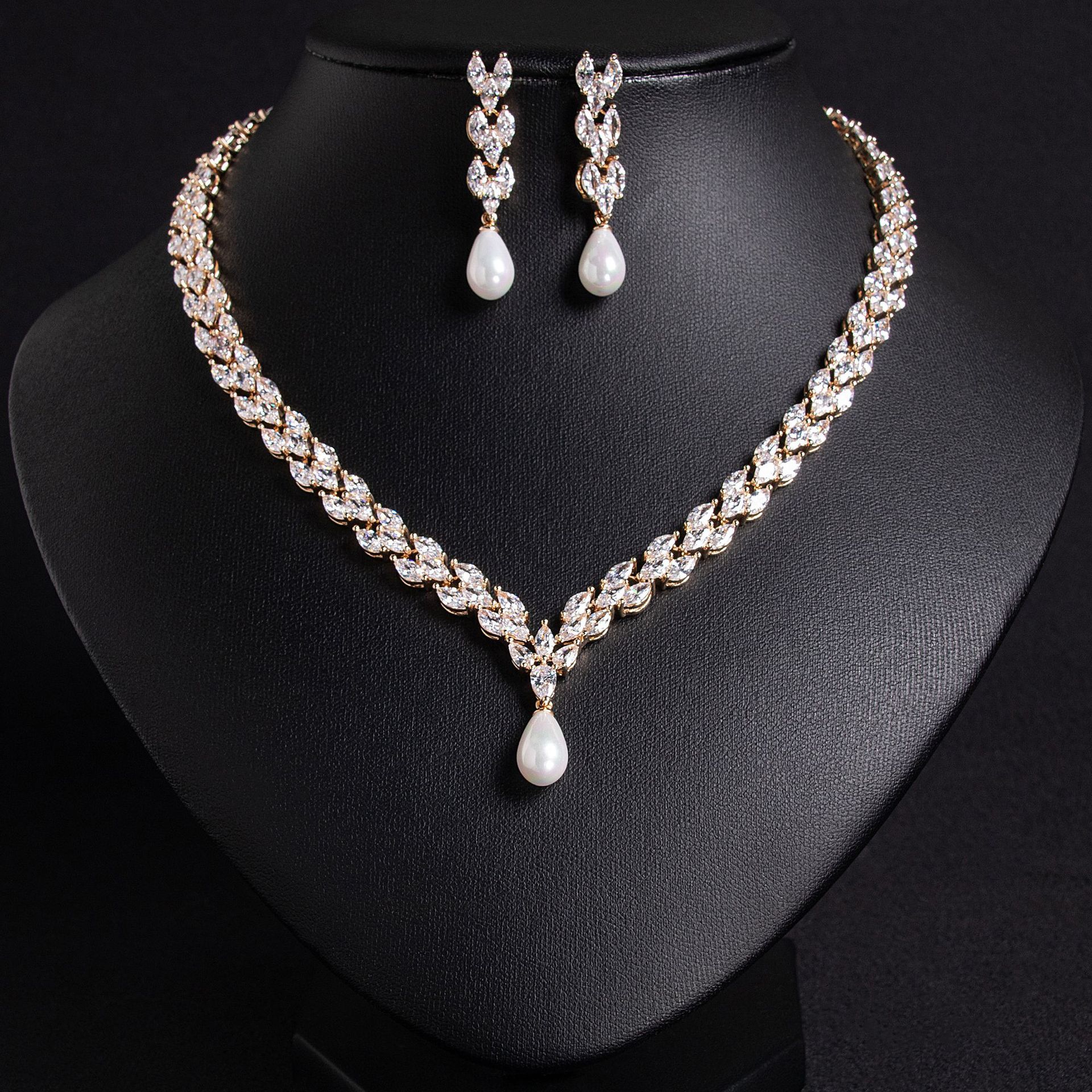 Luxurious Pearl Zircon Pendant Necklace Women's Elegant European Style Dress Party Set With Matching Earrings Fashionable Lady