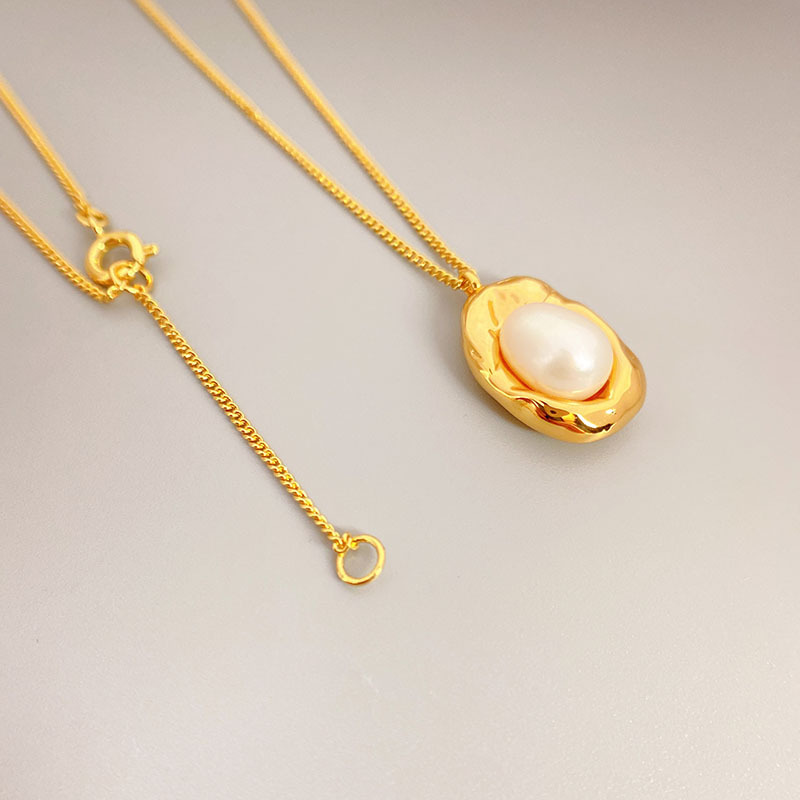 French Design Versatile Small Bean Shape Embedded Freshwater Cultured Pearl Necklace Fashion Clavicle Chain Geometric Pattern Women's Jewelry