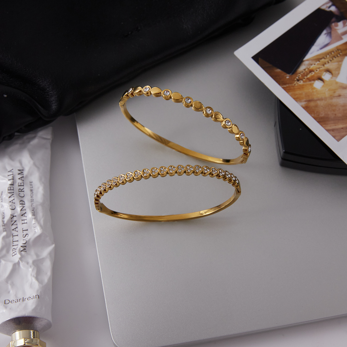 Ladies Classic Style 18K Gold Stainless Steel Bracelet With Round White Diamond Waterdrop Design Vacuum Plated Real Gold