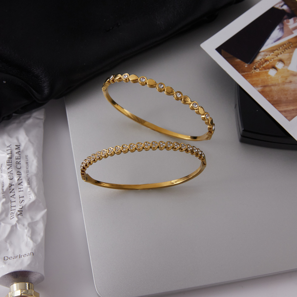 Ladies Classic Style 18K Gold Stainless Steel Bracelet With Round White Diamond Waterdrop Design Vacuum Plated Real Gold