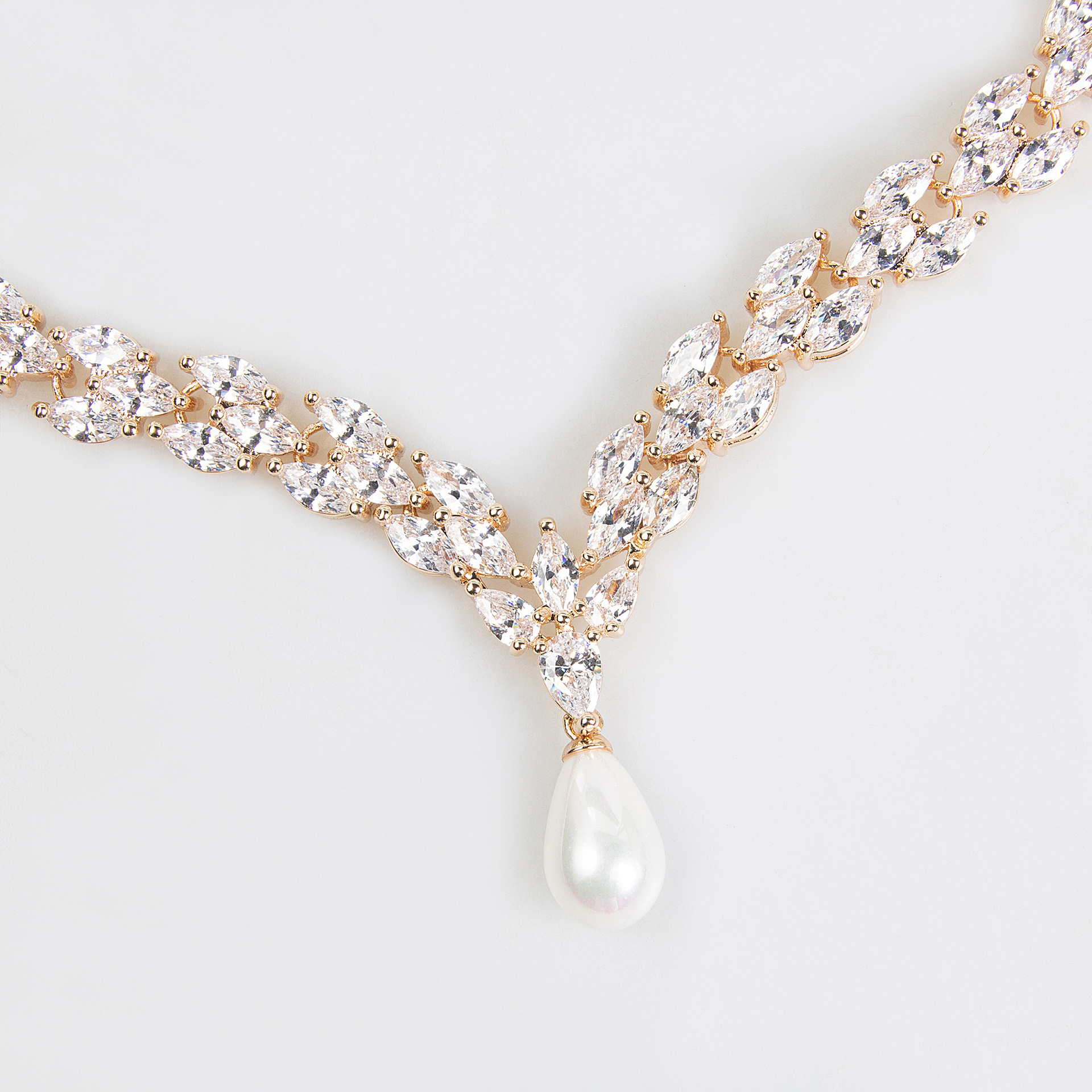Luxurious Pearl Zircon Pendant Necklace Women's Elegant European Style Dress Party Set With Matching Earrings Fashionable Lady