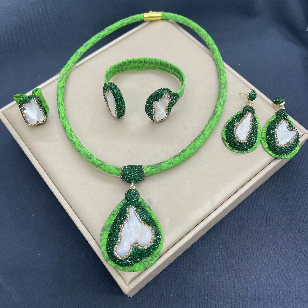 Natural Snake Skin Four Piece Set Embedded With Pearls And Czech Crystals For High End Banquet Jewelry Accessories