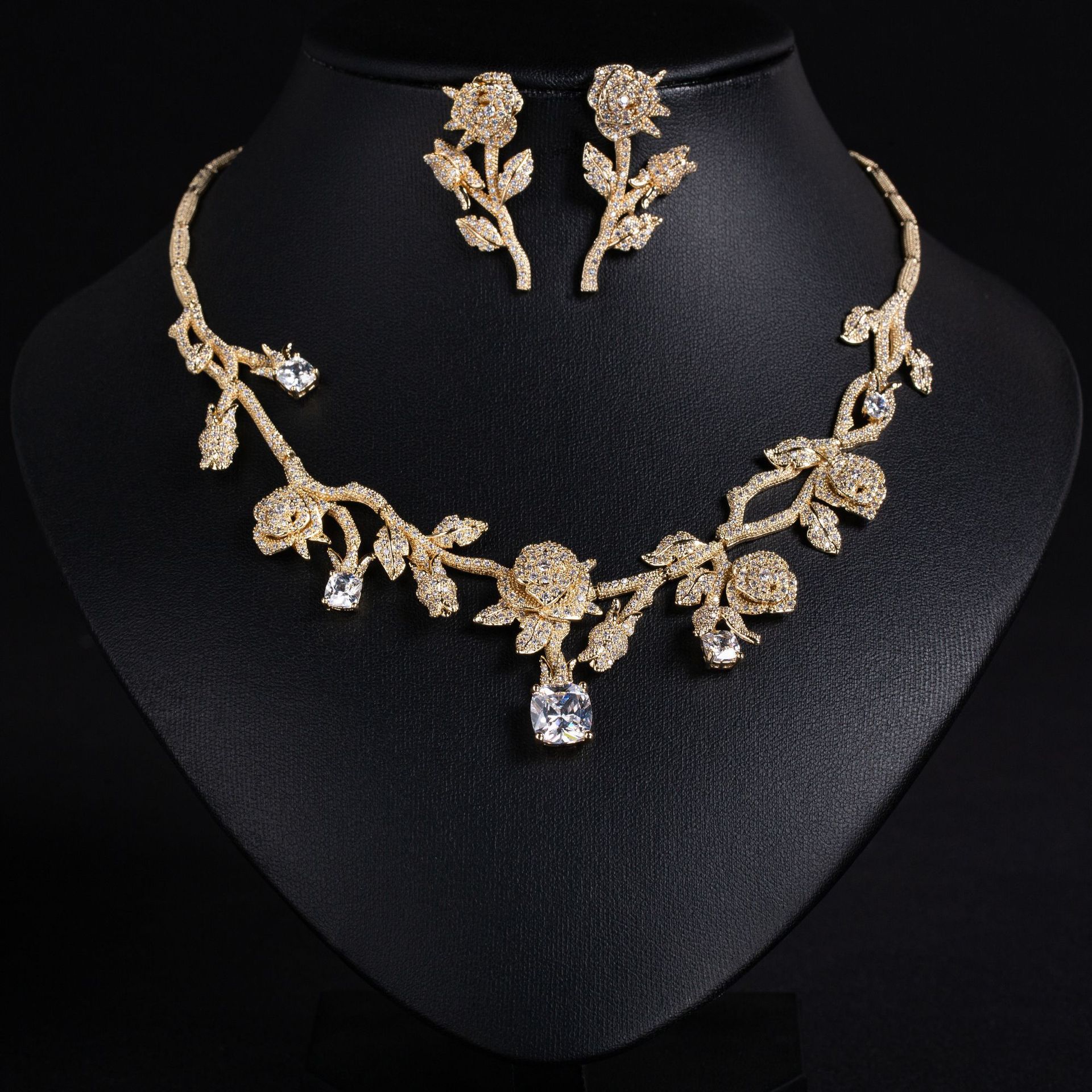 Minimalist Camellia Necklace Women's Luxury Design Sensation Small Fragrance Style Clavicle Chain Full Diamond Three-dimensional Rose Flower Neck