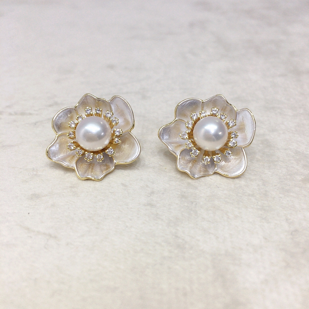Natural Freshwater Pearl Earrings Women High-End Classic Baked Paint Camellia Pearl Studs Internet Famous Jewelry Accessories