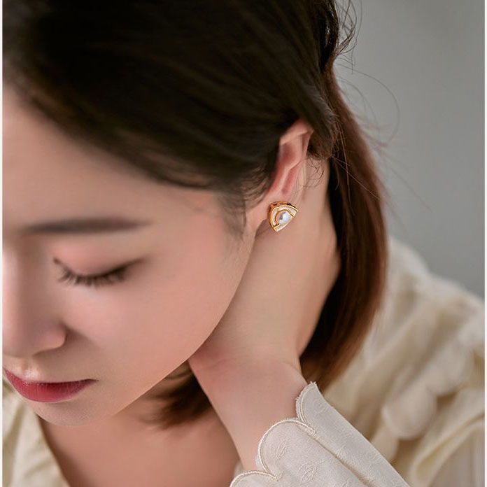 Elegant French Romantic Pearl Earrings Women's Enamel Jewelry Geometric Pattern Vintage Style Triangle Design Copper Material