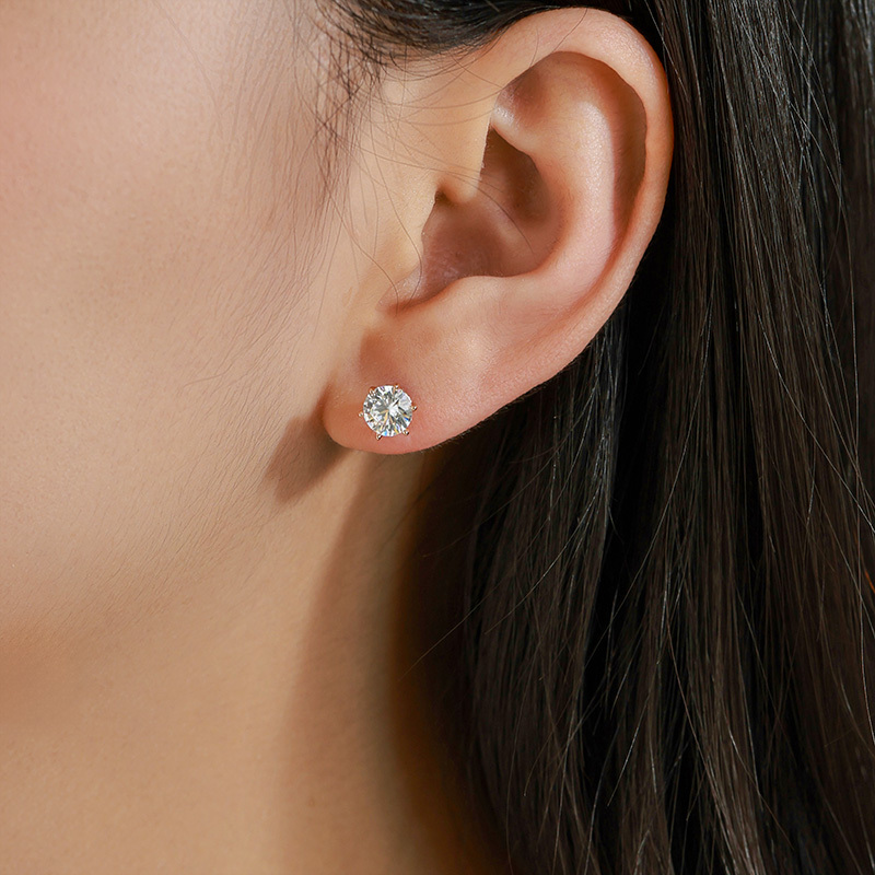 Classic Six-Claw Single Zircon 18K Gold Plated Earrings Elegant Geometric Pattern Daily Wear For Women Copper Post Earrings