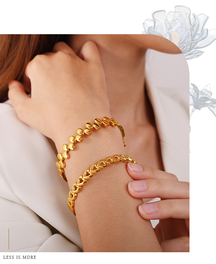 Fashionable Stainless Steel 304 Heart Shaped Hollow Out Linked Bracelet Vacuum Plated 18K Gold Commuter High End Feeling