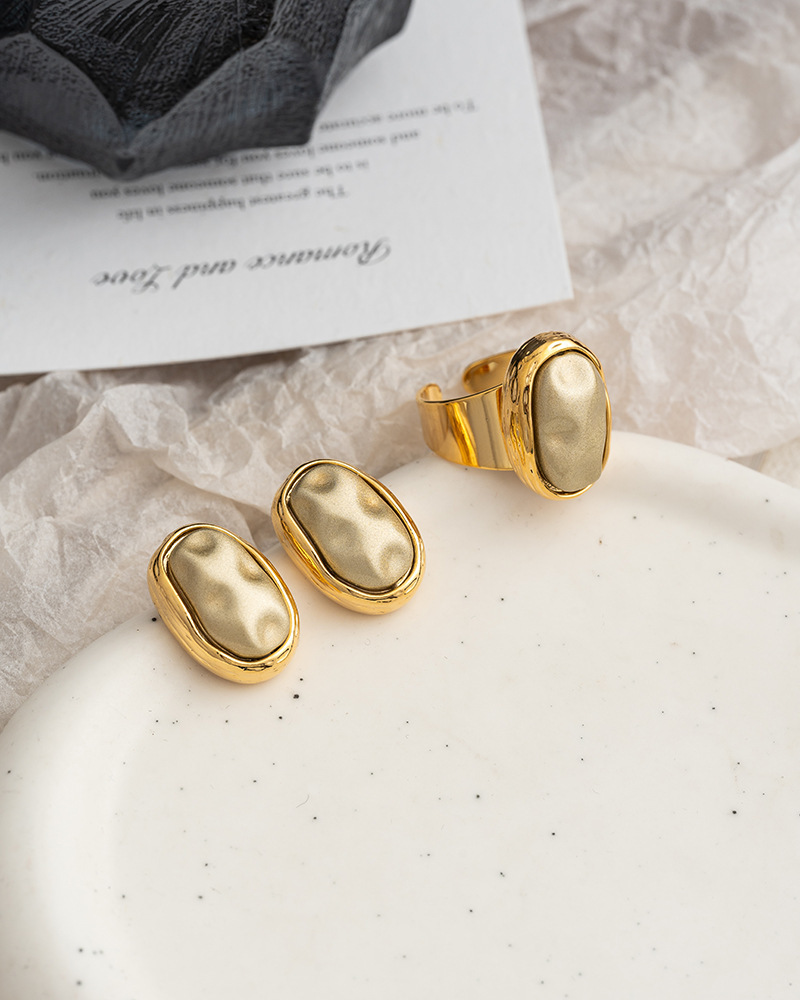 Earring Women's Unique Design Oval Shape Gold Color Minimalist Cold Style Stud Earrings High-End Feelings Jewelry Accessories