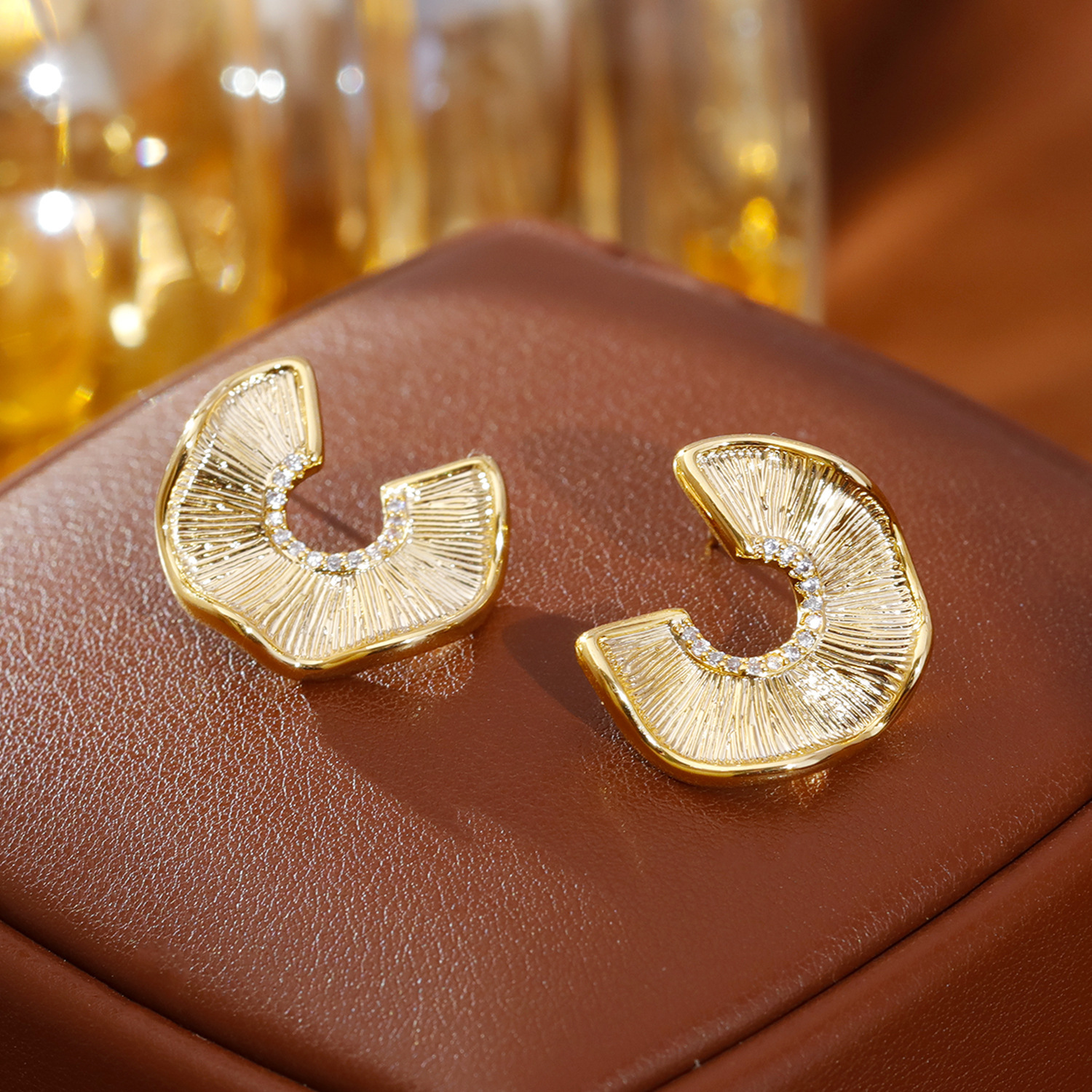 Fashionable Designer Earrings Irregular Texture 3D Simple Elegant New Arrival 2025 Trendy Women's Round Elliptical Zirconia Jewelry