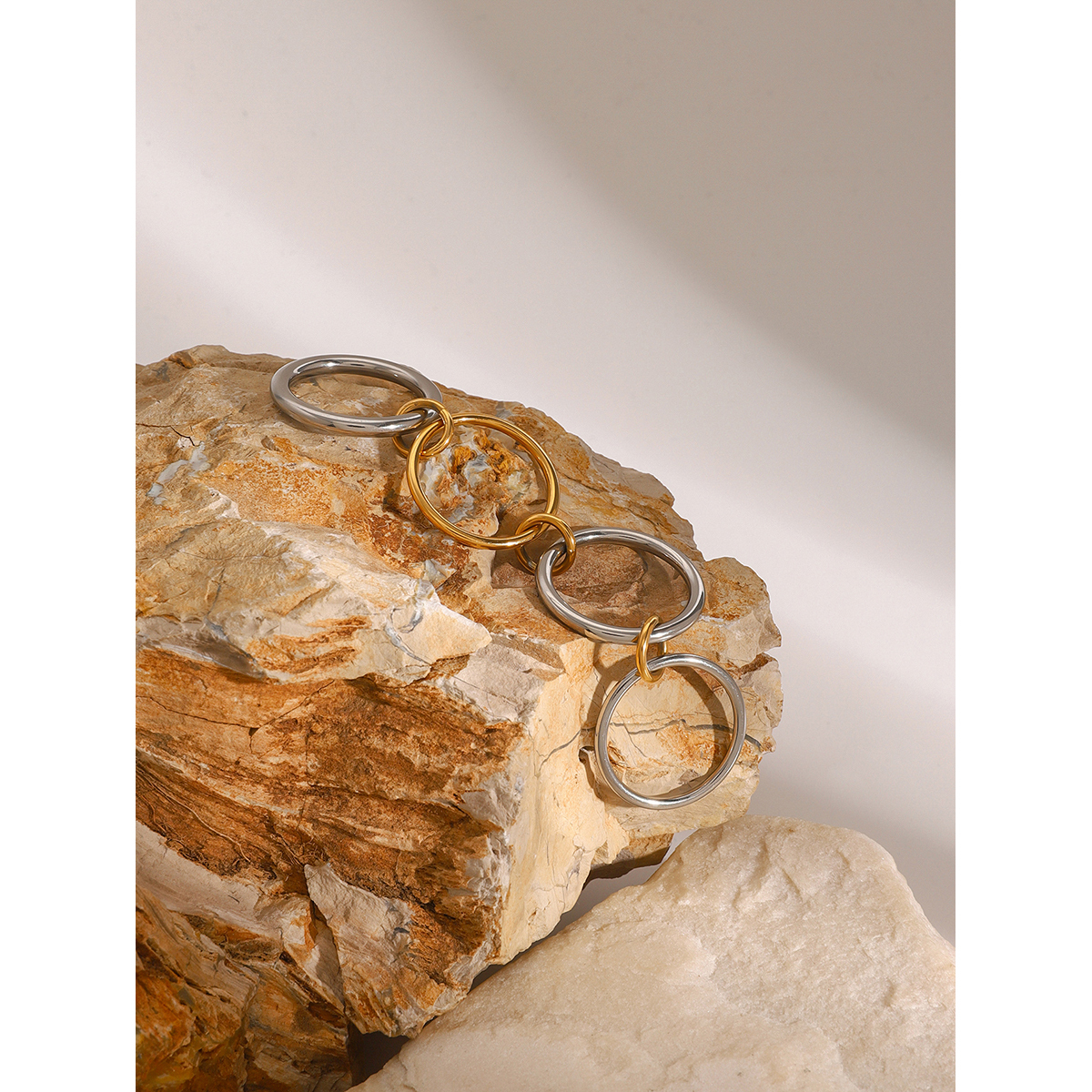 304 Stainless Steel Round PVD Coated 18K Real Gold Plated Classic Style Mixed Metal Rings