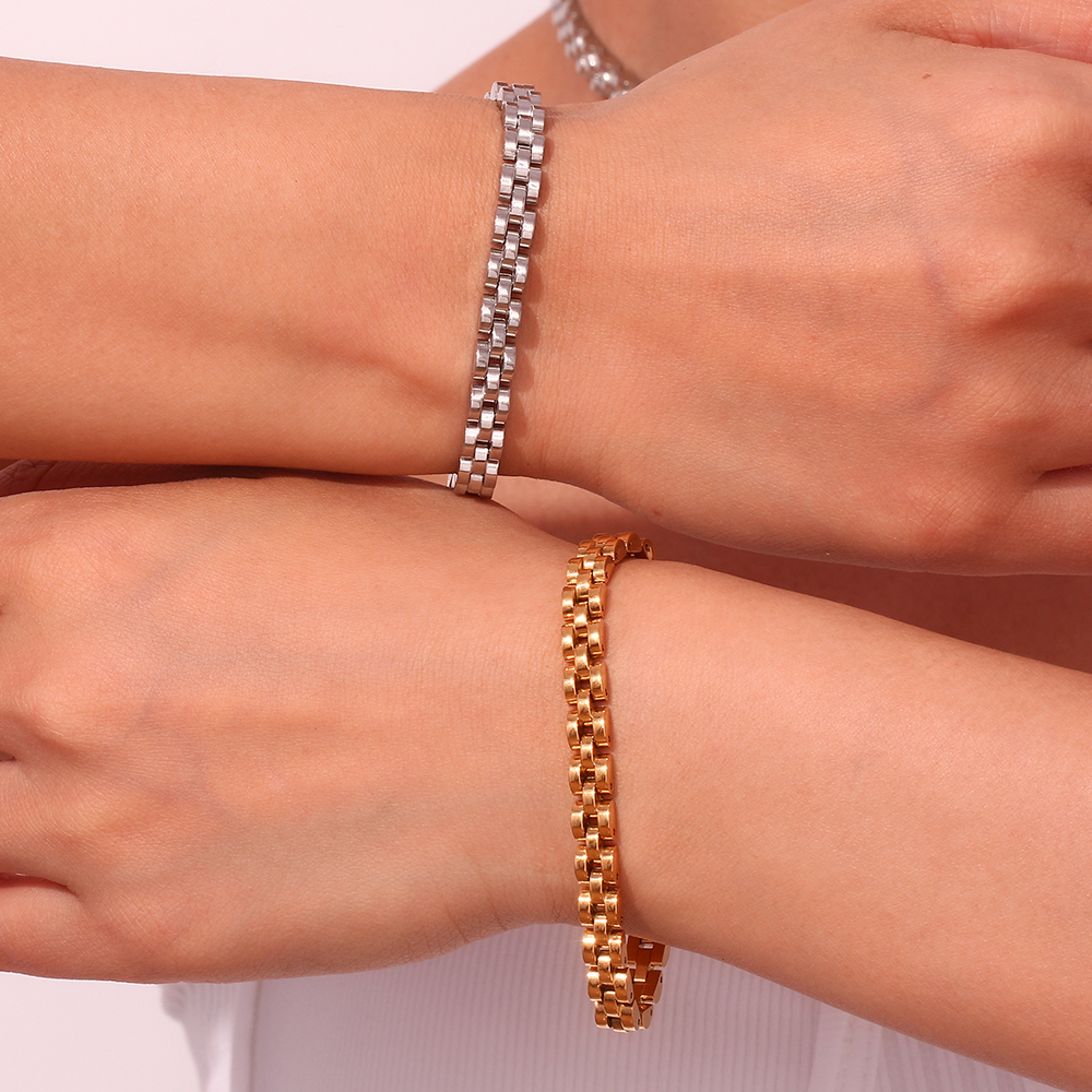 304 Stainless Steel Solid Color PVD Coated Stone-Free 18K Gold Plated Real Gold Plated Basic Simple Style Classic Style Waterproof Non Tarnish Plating Gold Silver Bracelets