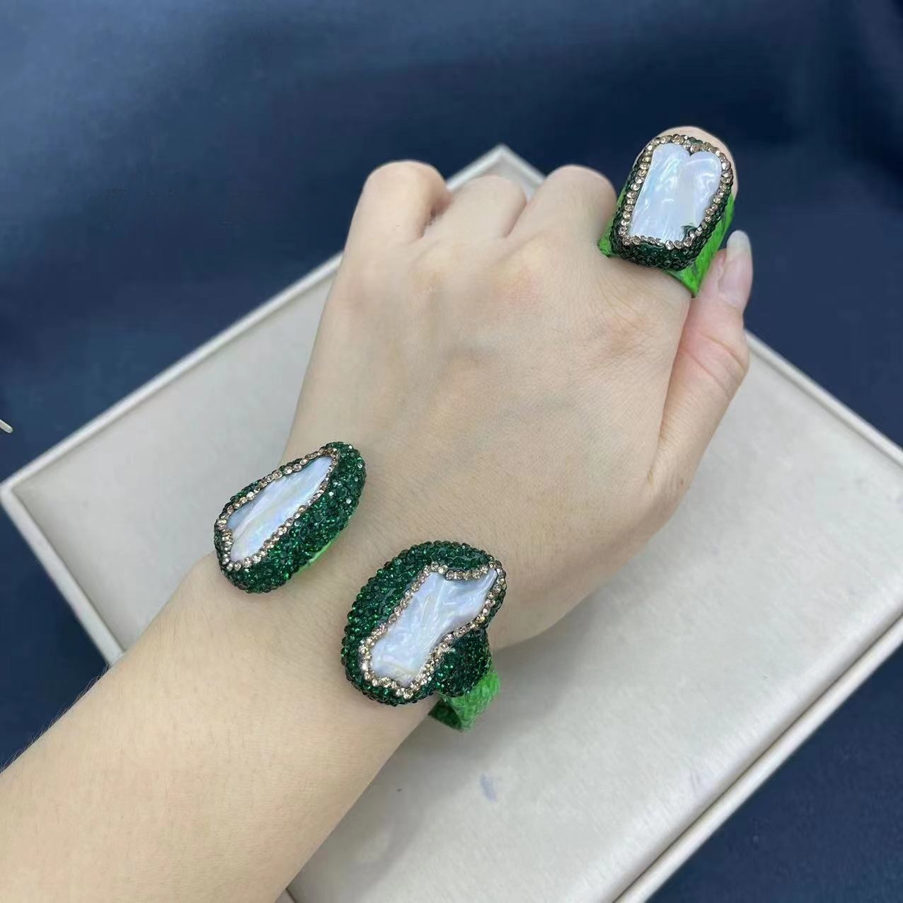 Natural Snake Skin Four Piece Set Embedded With Pearls And Czech Crystals For High End Banquet Jewelry Accessories