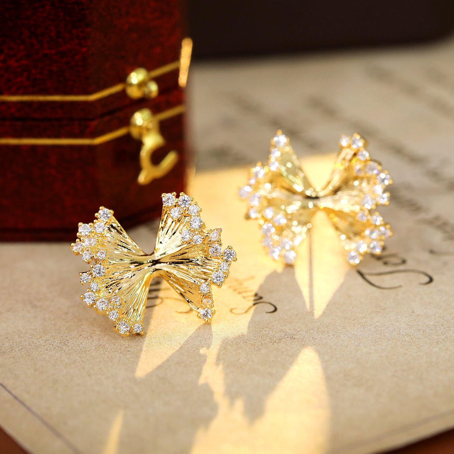 Fashionable Butterfly Knot Zircon Metal Earrings Elegant High-End Feelings Women's Style Geometric Pattern Fashion OL Ear Jewelry