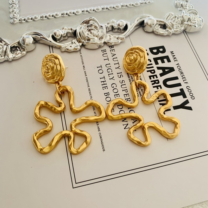 1 Pair Basic Classic Style Flower Plating Hollow Out Copper Earrings