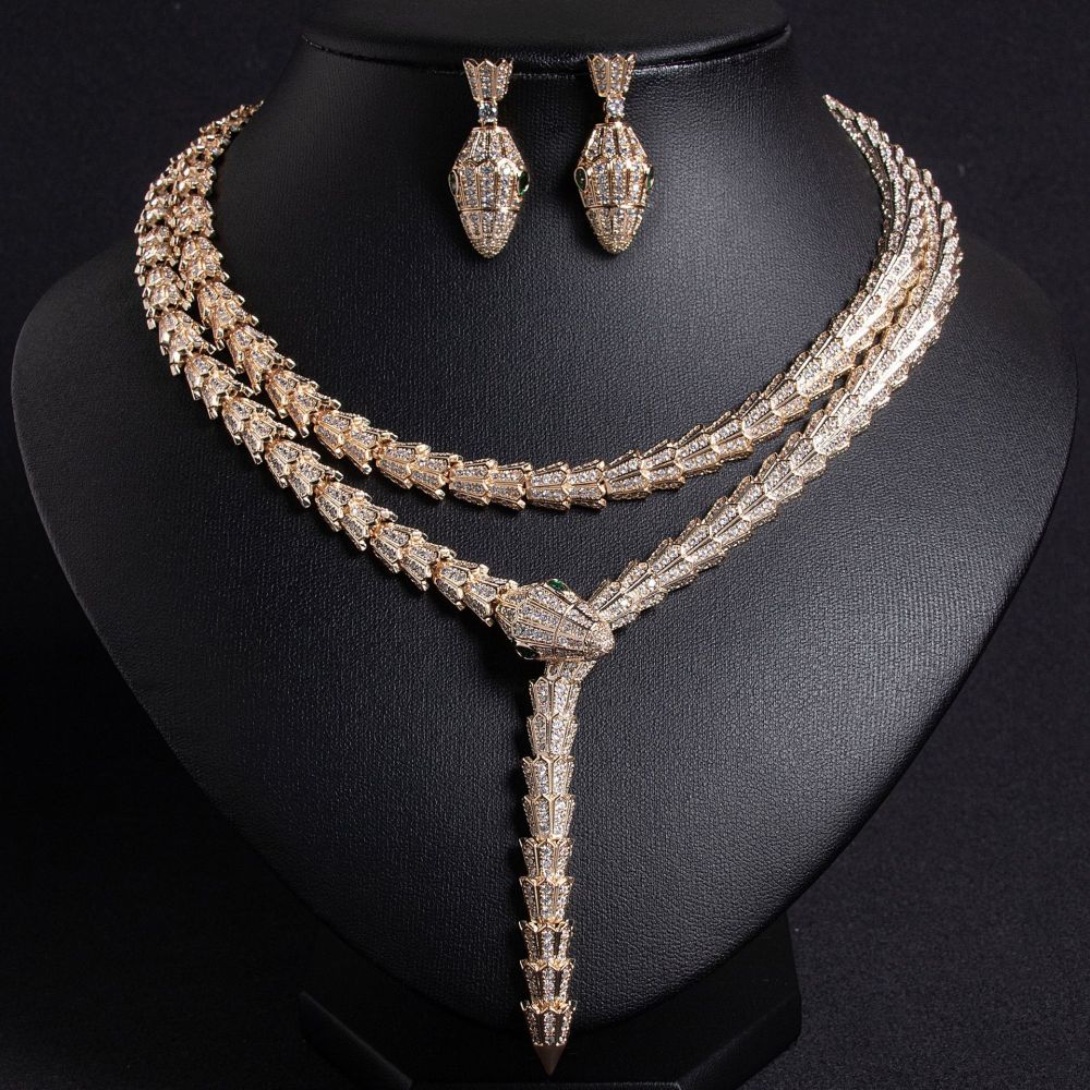 French Luxury Snake Shaped Diamond Embedded Zirconia Necklace Simple Design Sensation Clavicle Chain Fashion High-End Feeling Jewelry For Women