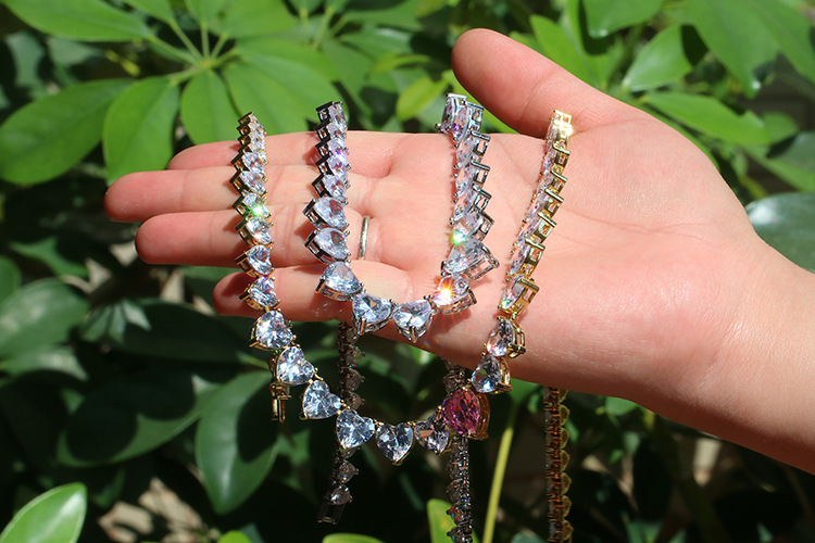 Fashion Retro Heart-shaped Necklace Full Drill Copper Necklace