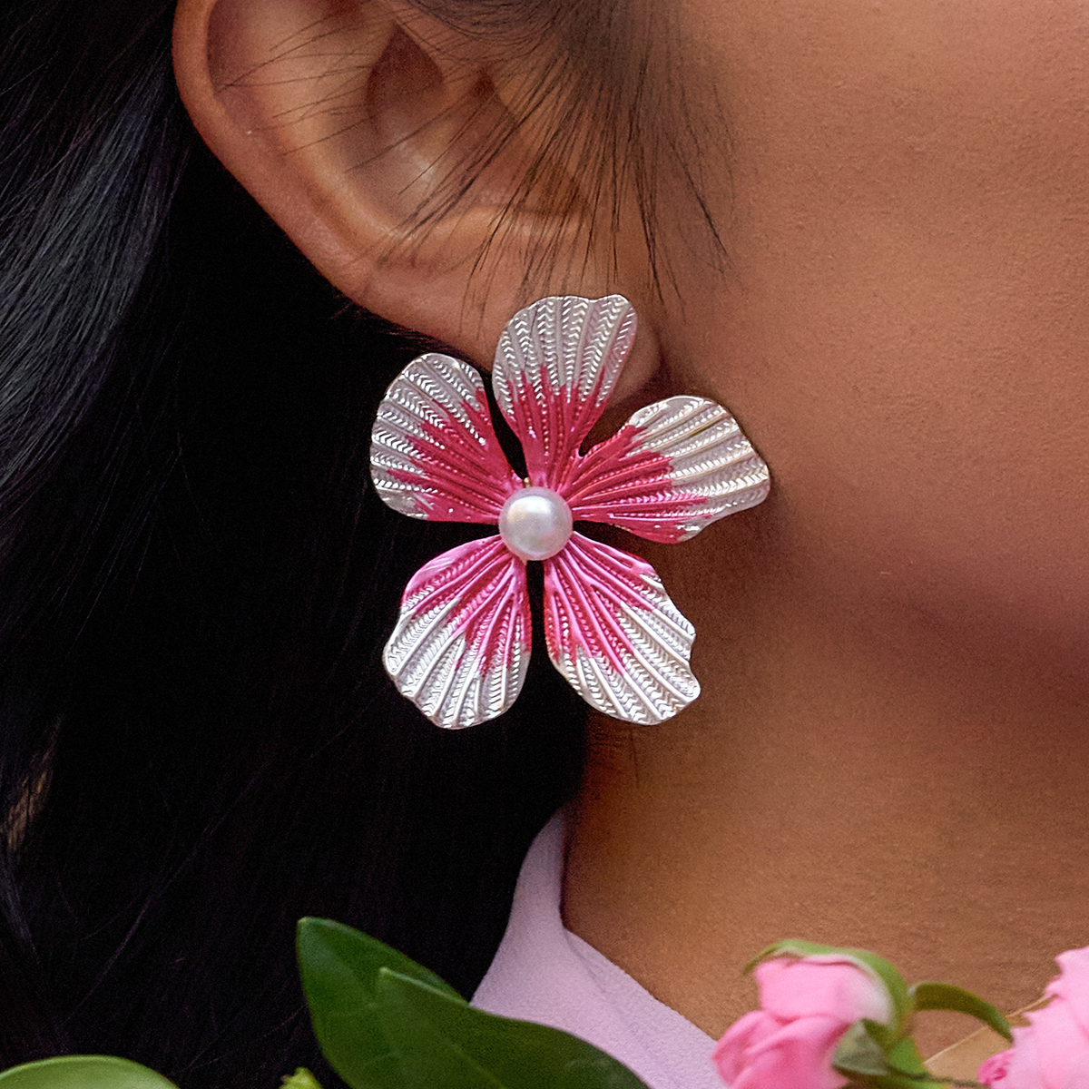 Women's Sweet Romantic Style Acrylic Pearl Flower Earrings Stainless Steel 18K Gold Plated Vacuum Earrings Pair
