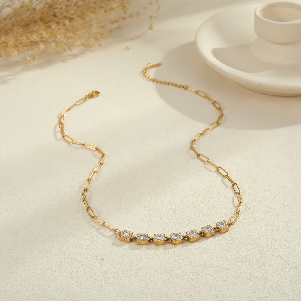 Fashion Stainless Steel Zircon Heart-Shaped Collarbone Chain Necklace Jewelry Set Luxurious Women's Accessories Suitable For Parties And Dates