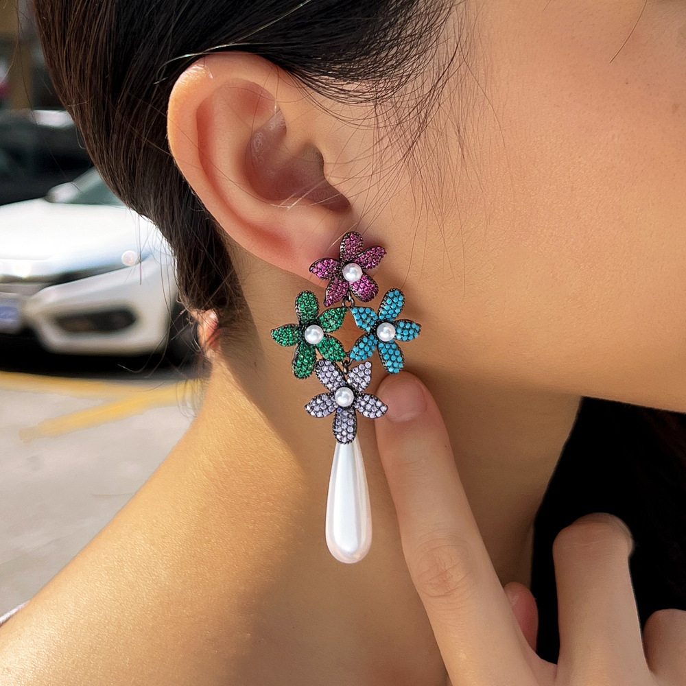 1 Pair Elegant Modern Style Classic Style Flower Inlay Copper Artificial Pearls Zircon White Gold Plated Drop Earrings