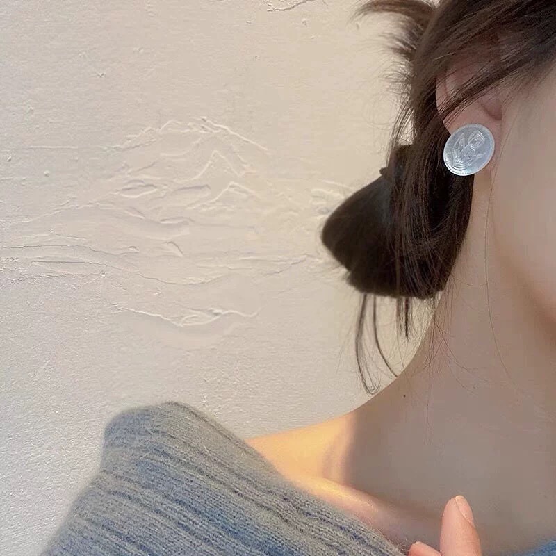 French Style Natural Shell Carved Tulip Earrings High-End Abalone Jewelry No Piercing Required Elegant Fashion Accessories