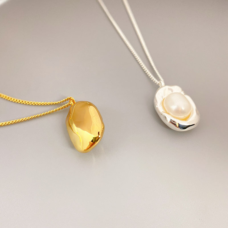 French Design Versatile Small Bean Shape Embedded Freshwater Cultured Pearl Necklace Fashion Clavicle Chain Geometric Pattern Women's Jewelry