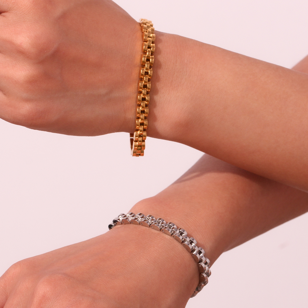 304 Stainless Steel Solid Color PVD Coated Stone-Free 18K Gold Plated Real Gold Plated Basic Simple Style Classic Style Waterproof Non Tarnish Plating Gold Silver Bracelets