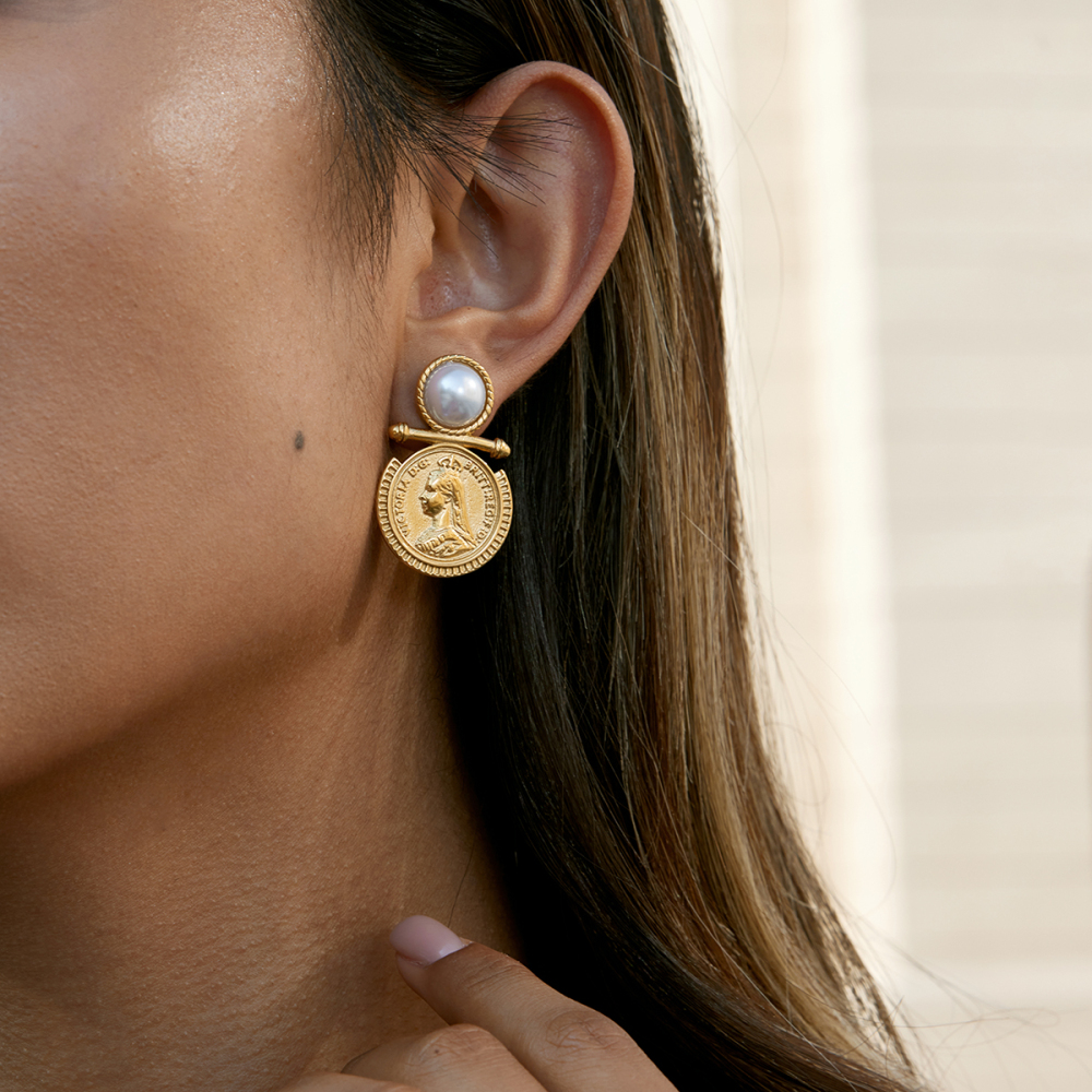 Women's Classic 18K Gold 304 Stainless Steel Resin Pearl Coin Portrait Earrings Fashion Jewelry Accessories Pair