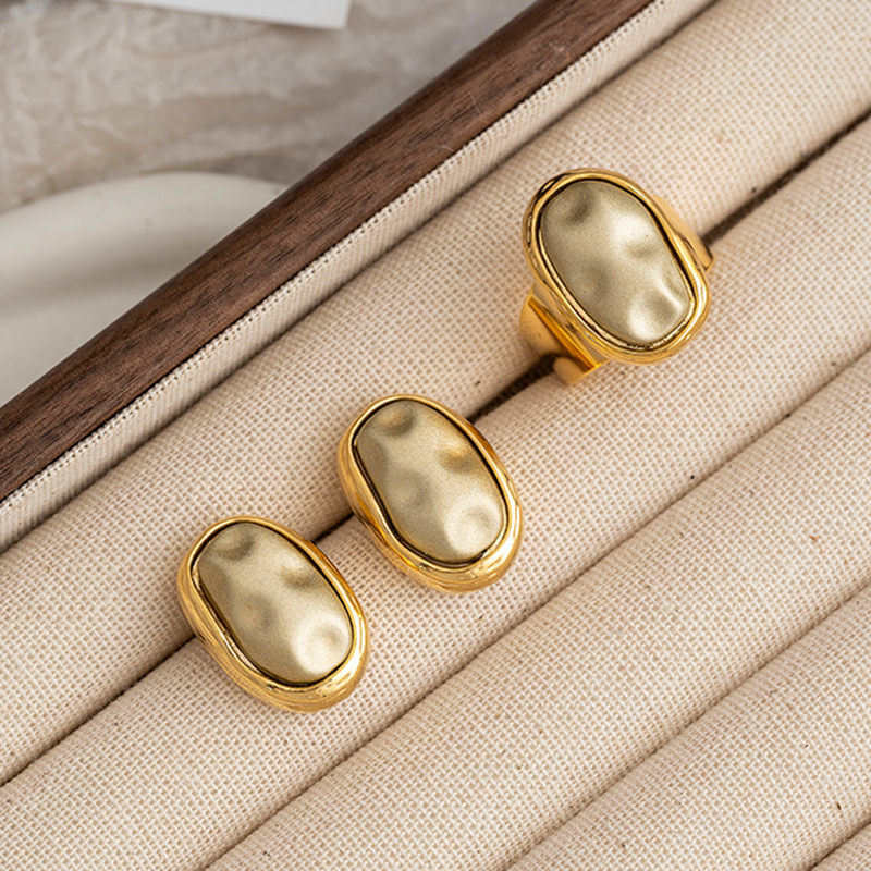 Earring Women's Unique Design Oval Shape Gold Color Minimalist Cold Style Stud Earrings High-End Feelings Jewelry Accessories