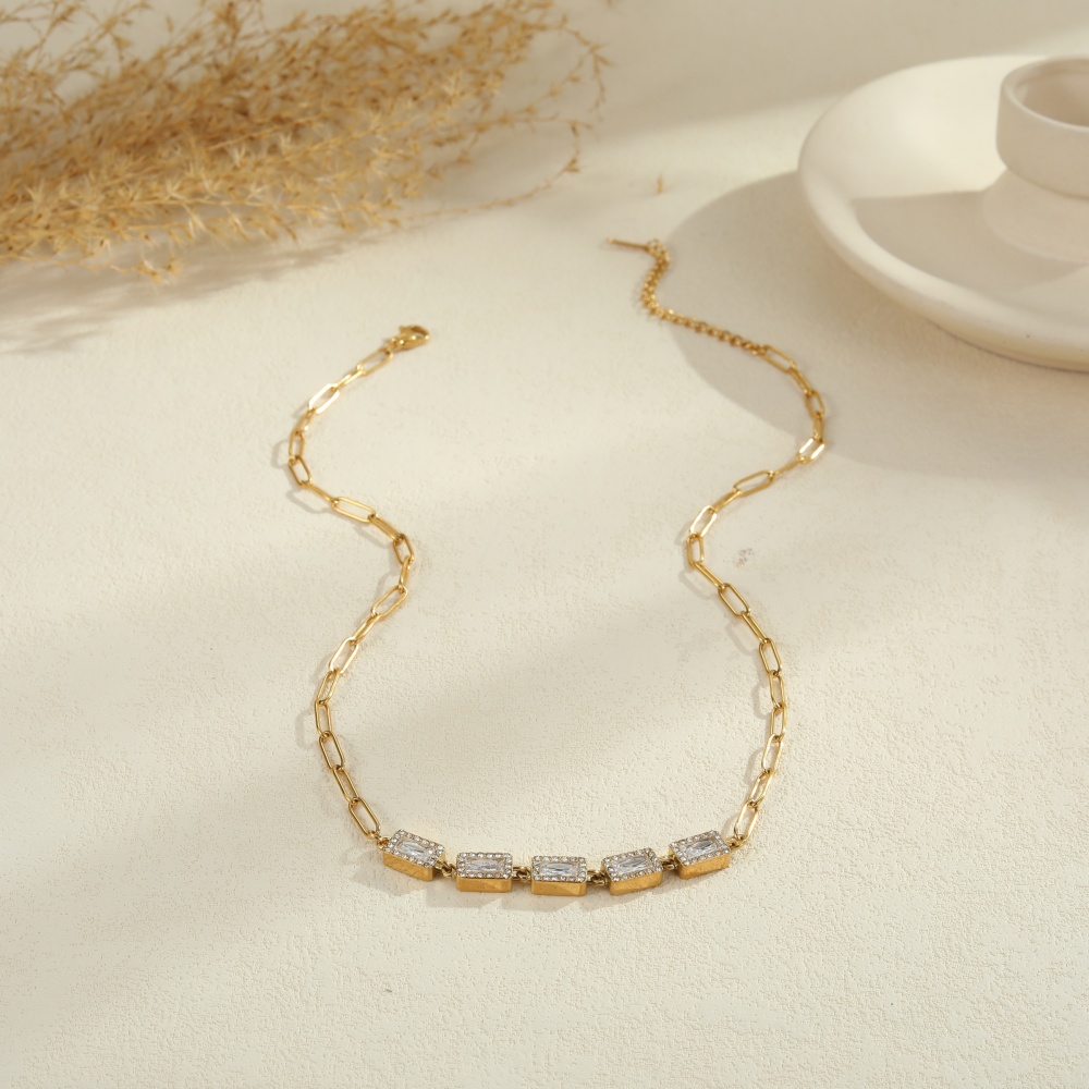 Fashion Stainless Steel Zircon Heart-Shaped Collarbone Chain Necklace Jewelry Set Luxurious Women's Accessories Suitable For Parties And Dates