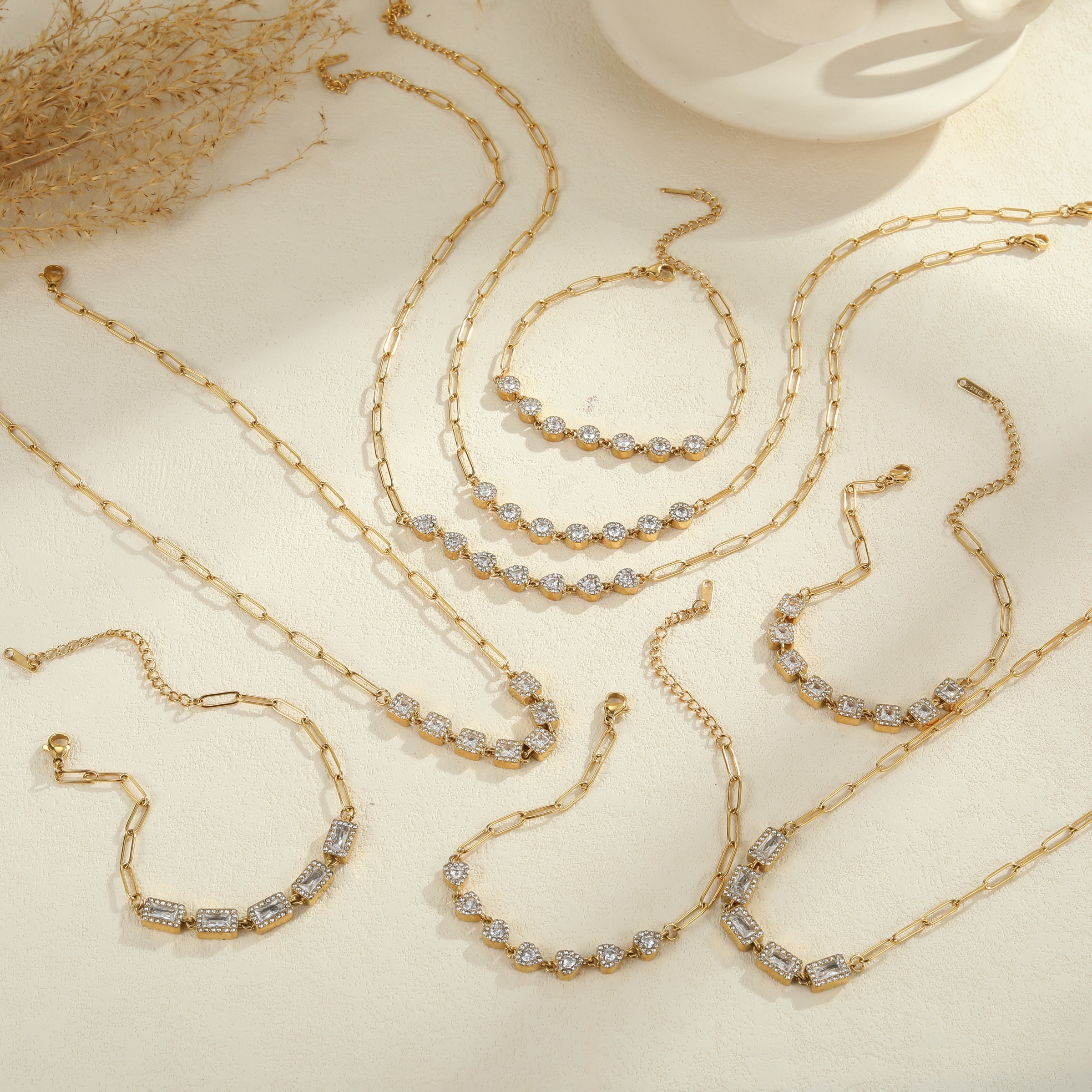 Fashion Stainless Steel Zircon Heart-Shaped Collarbone Chain Necklace Jewelry Set Luxurious Women's Accessories Suitable For Parties And Dates