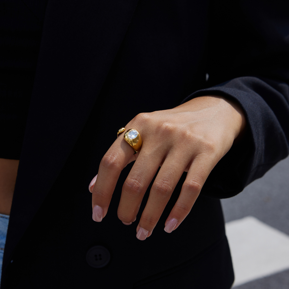 Ladies Classic Style Open Ring Stainless Steel 18K Gold Square And Round Diamond Decorated Ring Travel Suitable All Seasons