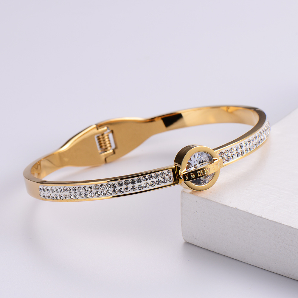 PVD Coated 18K Gold Plated Heart Stainless Steel Simple Style Waterproof Non Tarnish