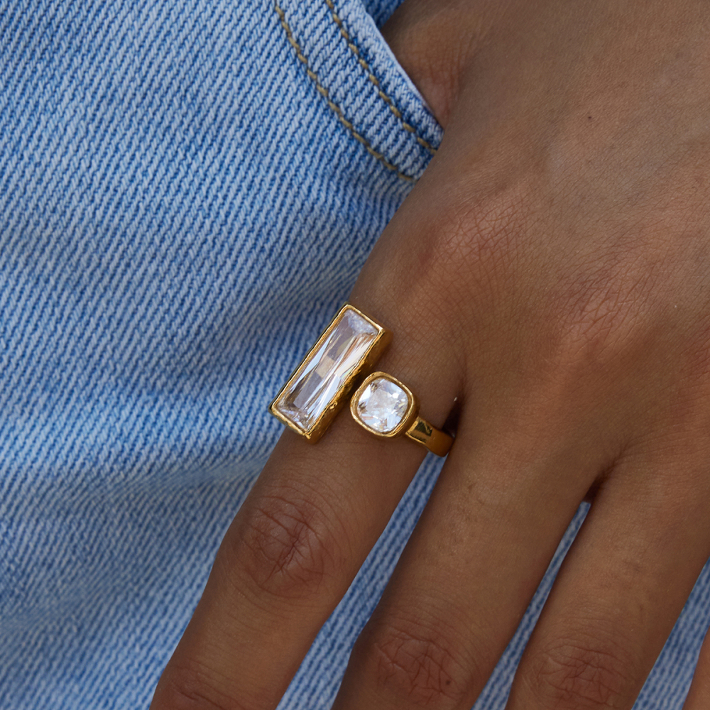 Ladies Classic Style Open Ring Stainless Steel 18K Gold Square And Round Diamond Decorated Ring Travel Suitable All Seasons