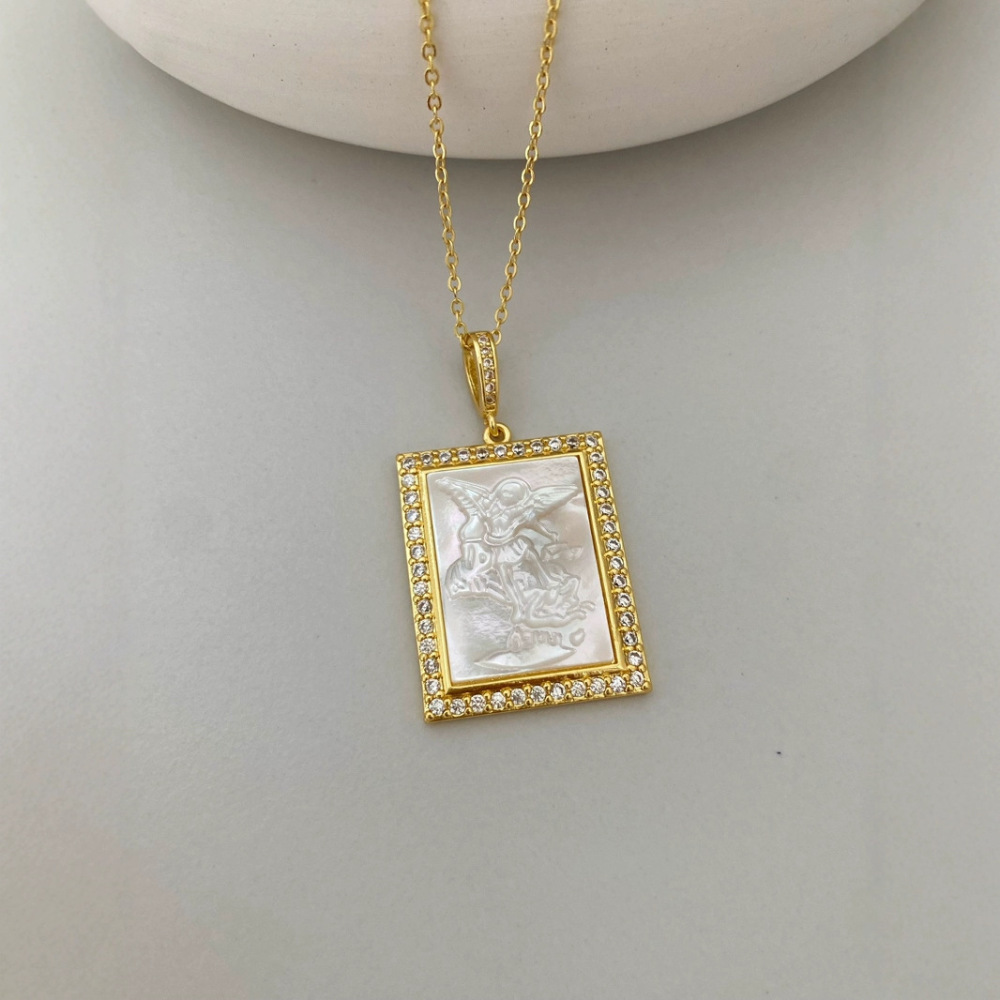 Elegant Shell Pendant Necklace With Zircon Edge Virgin Head Design DIY Accessories  Fashion Label