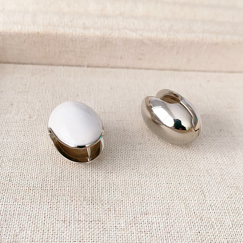Fashionable Retro Egg Shape Oil Drip Earrings Cold Style Versatile High End Feeling  New Design Jewelry Accessories