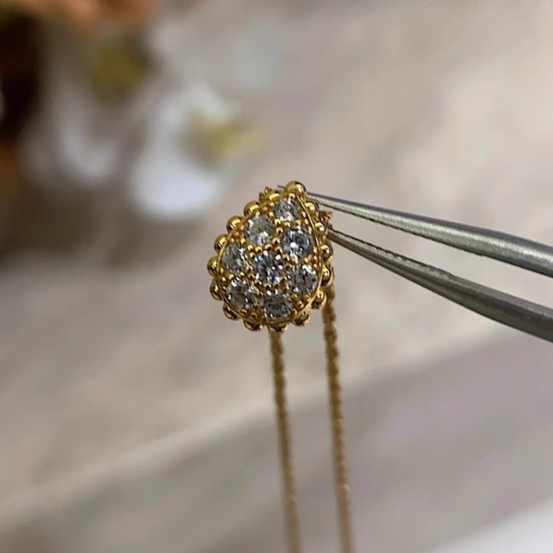 French Luxury Water Drop Diamond Necklace For Women 18K Gold Plated Twist Chain Classic Elegant Collarbone High-Quality Craftsmanship
