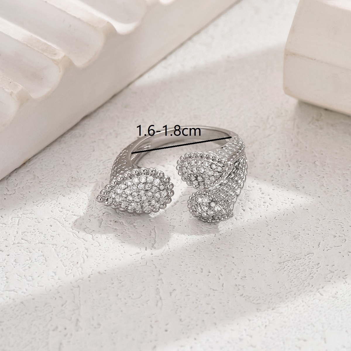 1 Piece Copper Inlaid Zircon Fashion Light Luxury High-end Elegant Diamond Leaf Shape Women's Ring Banquet Party Jewelry Accessory