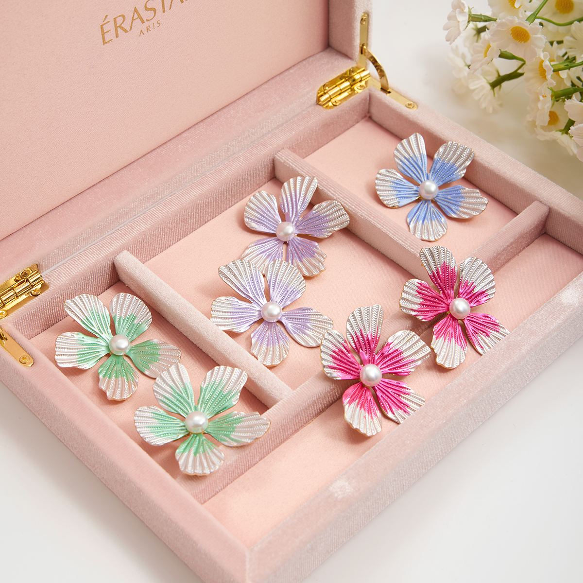 Women's Sweet Romantic Style Acrylic Pearl Flower Earrings Stainless Steel 18K Gold Plated Vacuum Earrings Pair