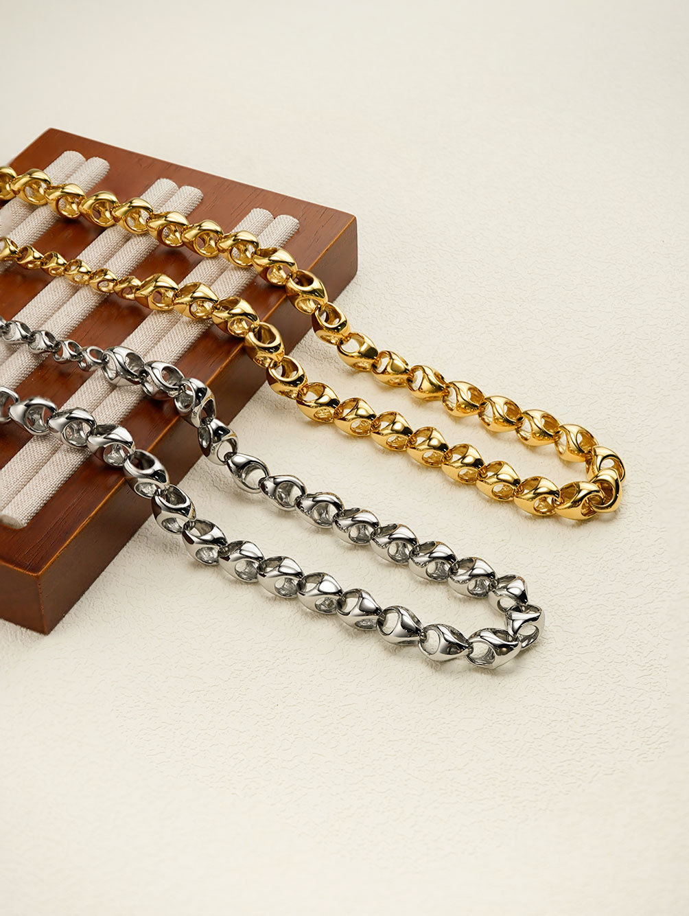 18K Titanium Steel Hollow Bean Shape Waterdrop Necklace  Style Chain Jewelry For Men And Women Daily Wear