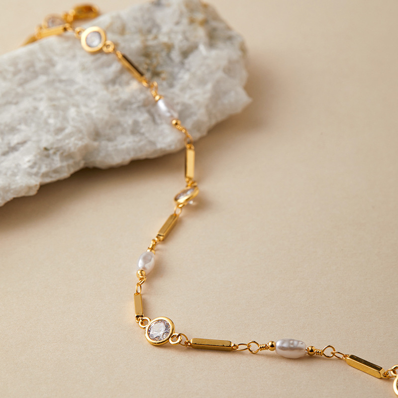 Exquisite Copper Plated 18K Gold Embedded Zirconia Minimalist NIS Style Geometric Patterned Women's Fashion Necklace