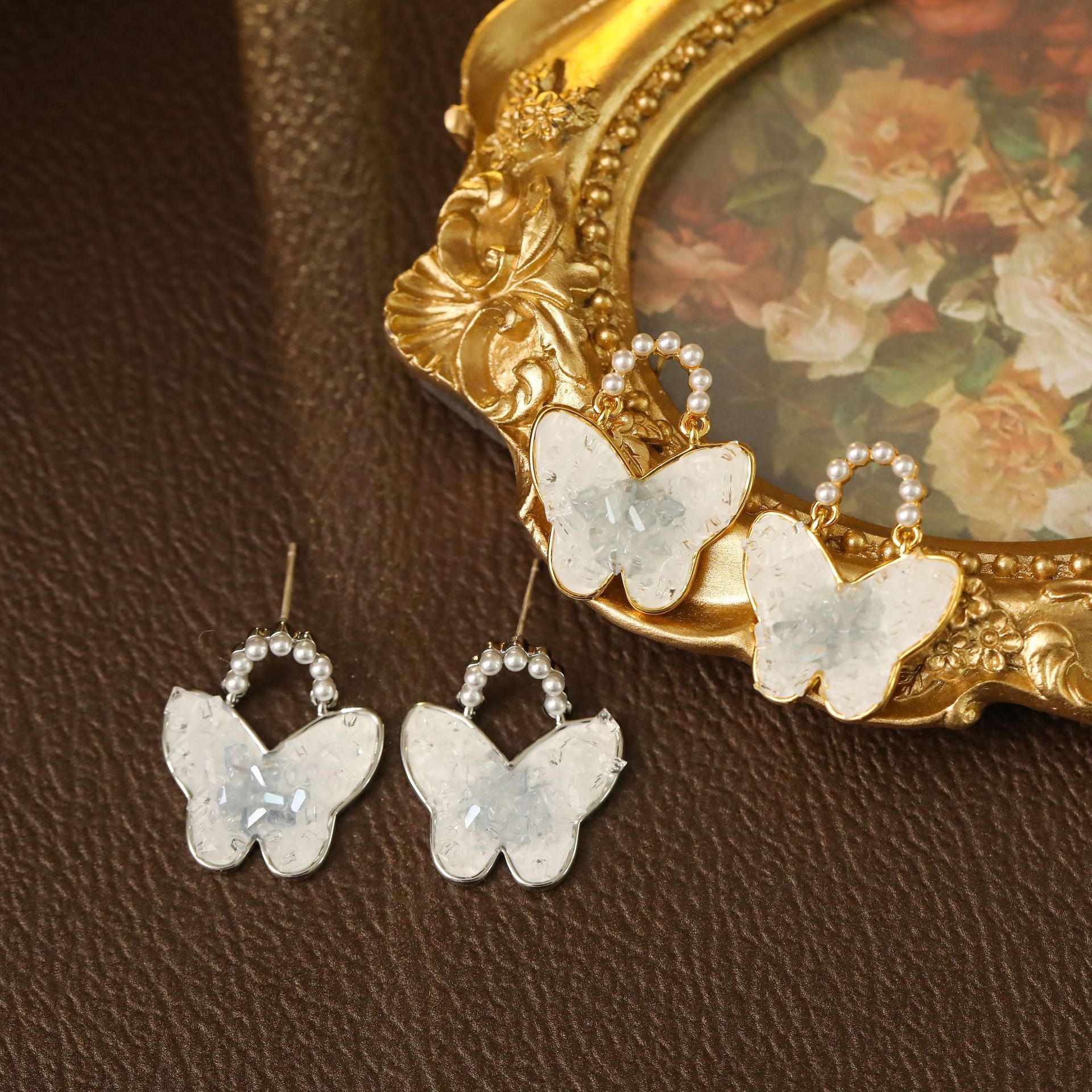 Blue Crystal Butterfly Pearl Earrings Women's Fashion New Design High-End Sensation Ear Jewelry Stylish Luxury Earring Accessories