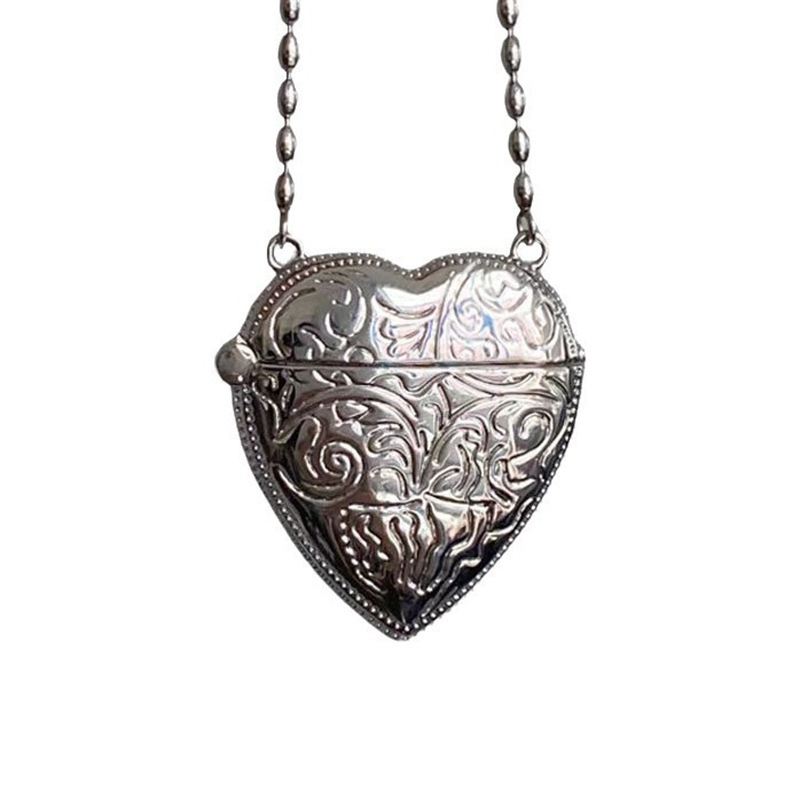 New Blogger Miss Wu Style Retro Carved Pattern Heart Shaped Long Crossbody Bag Sweater Chain Necklace For Women
