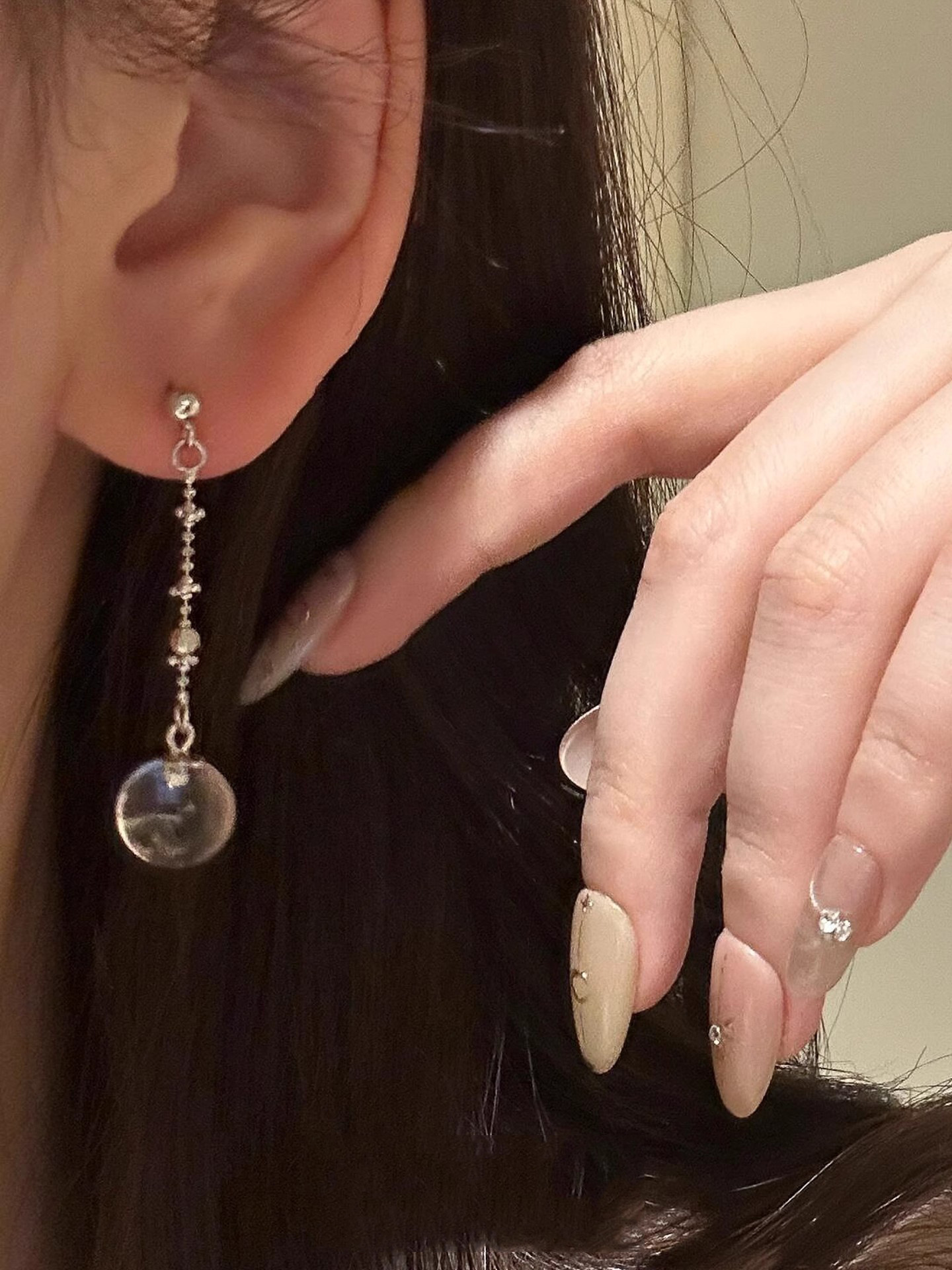 Elegant Long White Crystal Ball Pendant Round Bead Chain Earrings High-End Feelings Women's Fashion Jewelry Ear Decorations