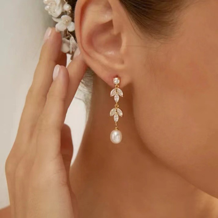 Gold Plated Brass Pearl Stud Earrings Leaf Embedded Fashionable Personality Drop Shaped Luxury Style Women's Jewelry Earrings